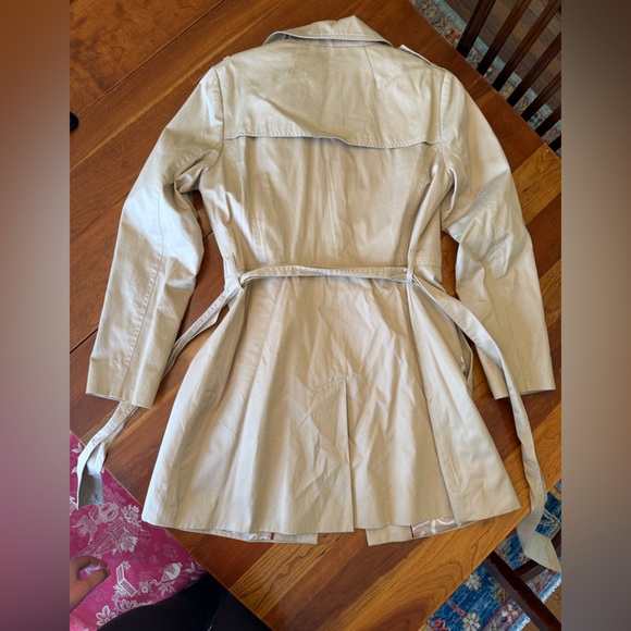 Banana Republic Beige Women's Trench Coat - Classic Single-Breasted Jacket - Picture 3 of 15